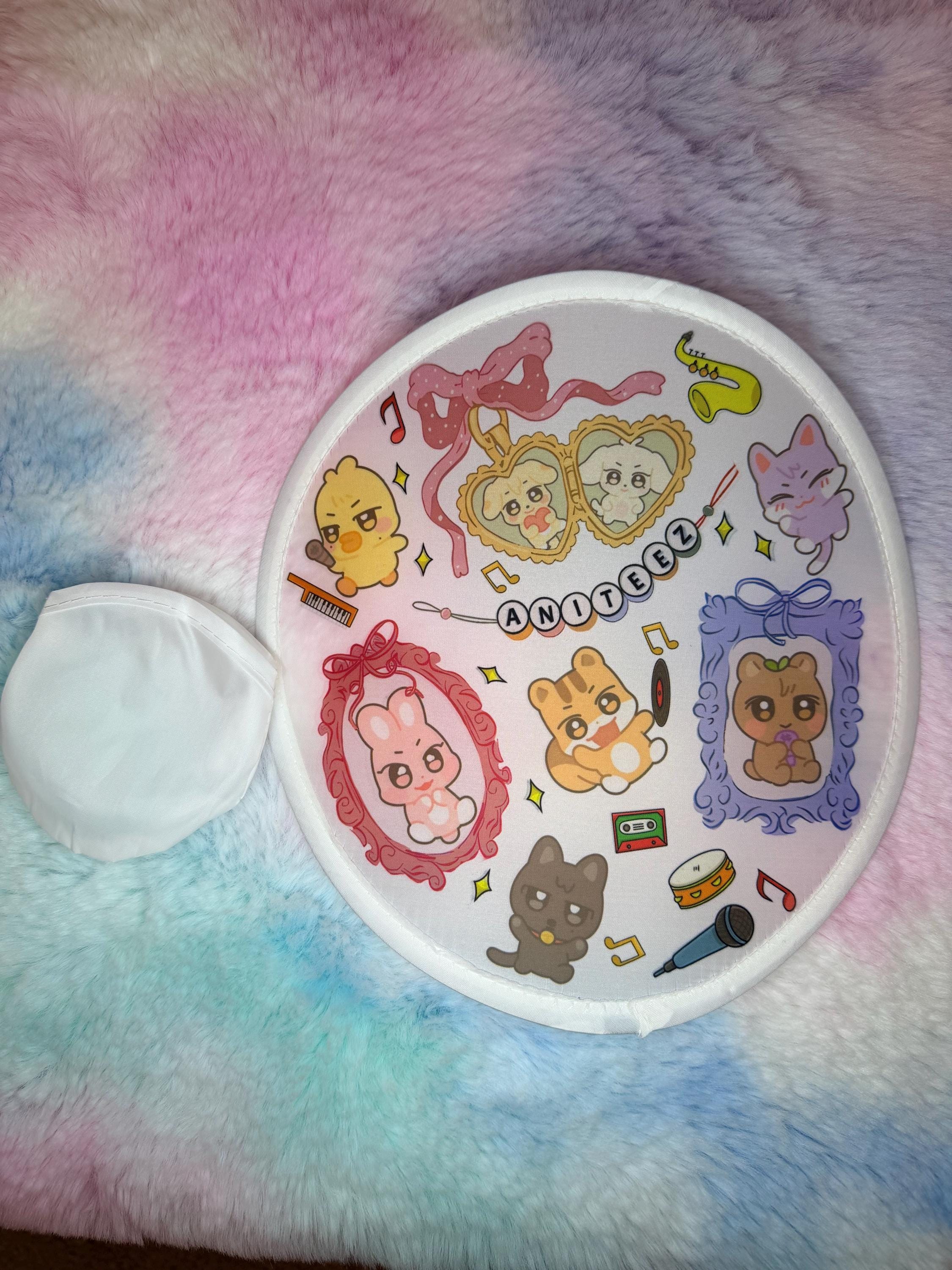 Custom K-Pop Foldable Hand Fan – Concert Fan for BTS, Stray Kids, Ateez, TXT, ENHYPEN, Cute Anime Style